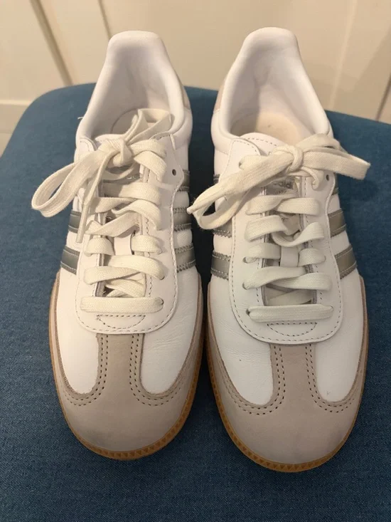 adidas Women's Samba OG Shoes White/Silver/Gum - Picture 6 of 8